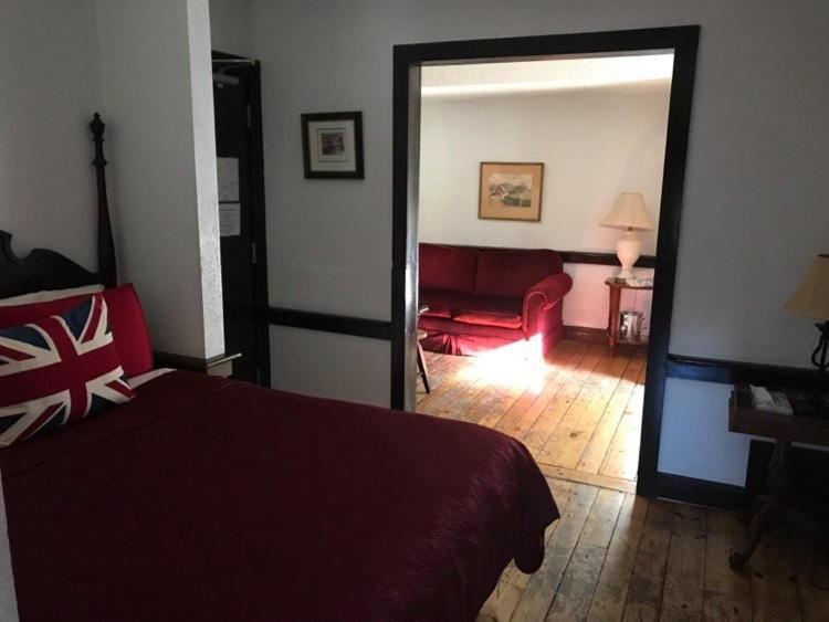 The Olde Angel Inn Niagara-on-the-Lake Екстериор снимка